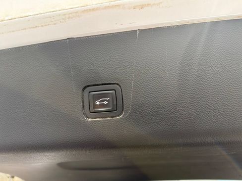 Used 2020 Chevrolet Traverse Premier AWD/4WD image 9