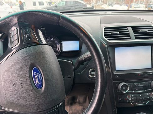 Used 2016 Ford Explorer XLT w/ Equipment Group 202A image 12