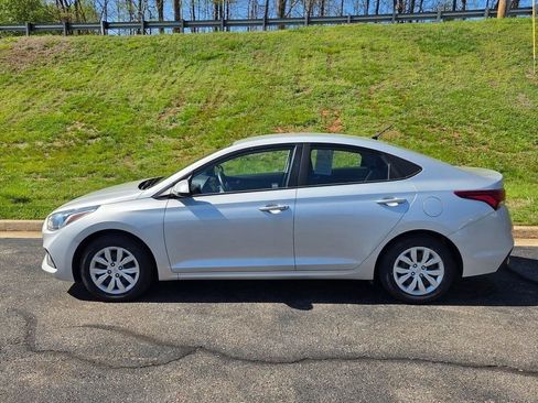 Used 2021 Hyundai Accent SE image 6