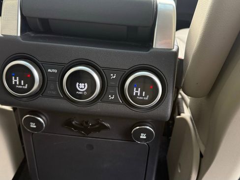 Used 2019 Land Rover Discovery SE image 27