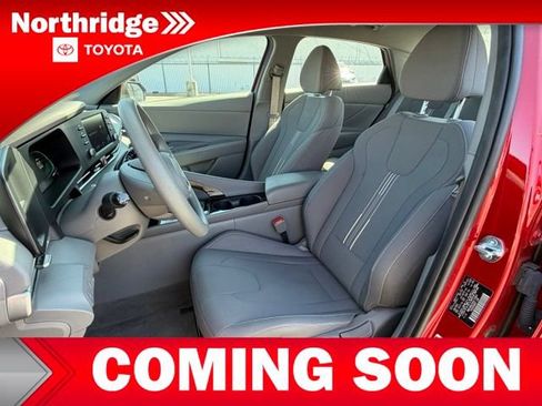 Used 2025 Hyundai Elantra Hybrid FWD image 6