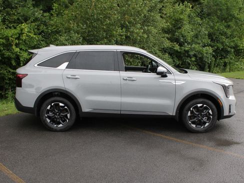 New 2026 Kia Sorento S AWD/4WD image 4