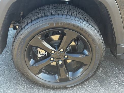 Used 2023 Jeep Grand Cherokee Altitude image 12