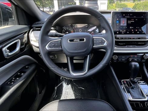 Used 2025 Jeep Compass Limited AWD/4WD image 10