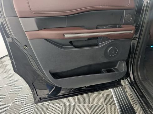 Used 2024 Ford Expedition Max Limited image 31