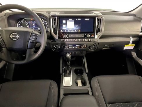 New 2025 Nissan Frontier SV w/ SV Convenience Package image 2