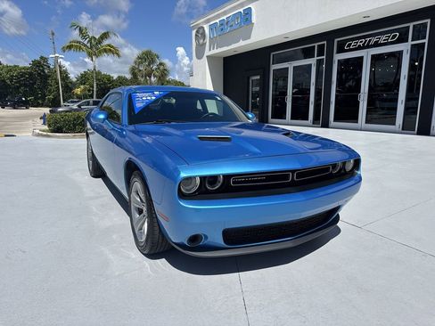 Used 2019 Dodge Challenger SXT RWD image 7