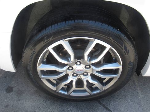 Used 2022 GMC Terrain Denali w/ LPO, Floor Liner Package AWD/4WD image 5