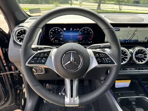 Used 2025 Mercedes-Benz GLB 250 4MATIC image 19