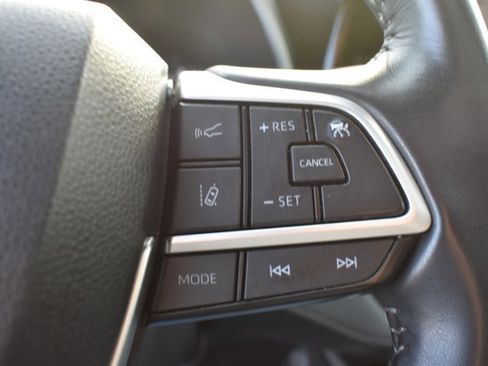 Used 2023 Toyota Highlander XSE image 24