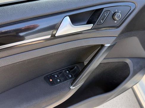 Used 2016 Volkswagen GTI SE image 10