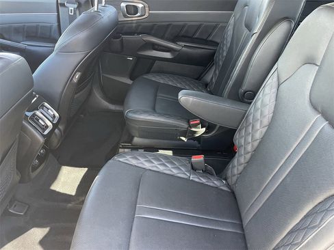 Used 2021 Kia Sorento SX Prestige image 12