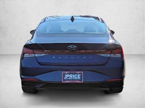 Certified 2022 Hyundai Elantra SEL image 7