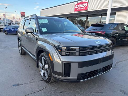 Used 2025 Hyundai Santa Fe Limited image 2