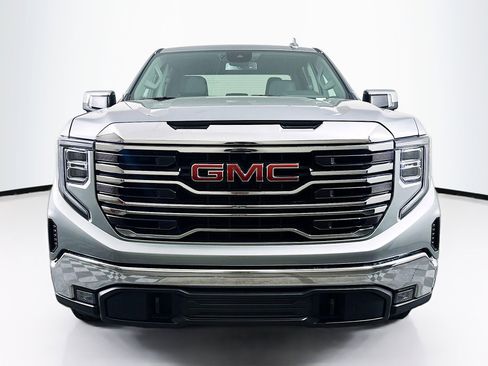 Used 2025 GMC Sierra 1500 SLT image 2