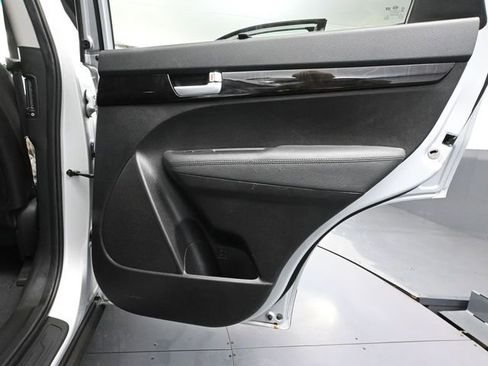 Used 2015 Kia Sorento LX image 37
