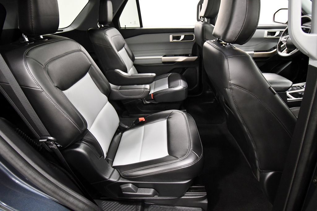 Used 2023 Ford Explorer XLT w/ Equipment Group 202A AWD/4WD image 18