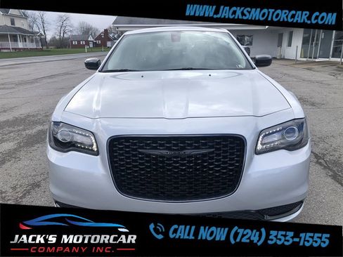 Used 2022 Chrysler 300 Touring w/ Sport Appearance Package image 9
