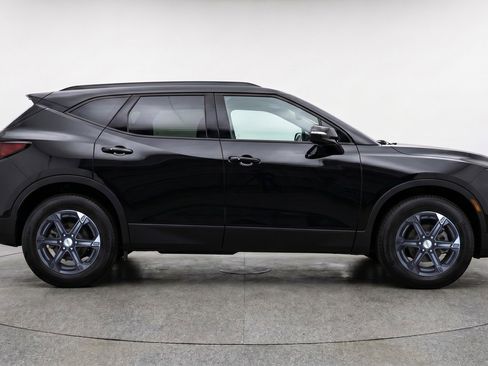 Used 2025 Chevrolet Blazer LT FWD image 11