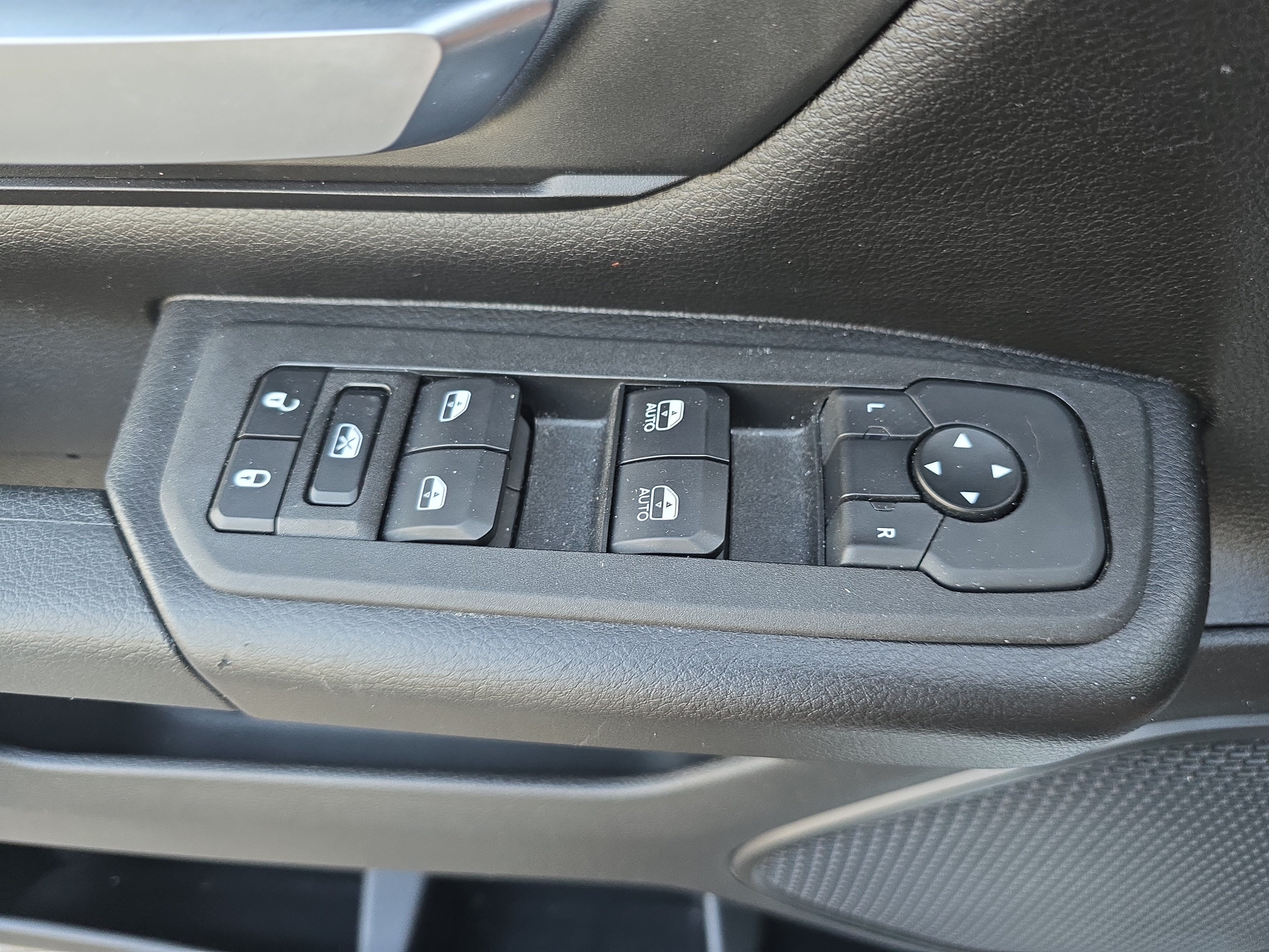 Used 2025 RAM 1500 Warlock AWD/4WD image 27