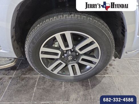 Used 2024 Toyota 4Runner Limited AWD/4WD image 4