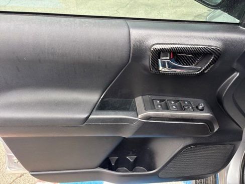 Used 2019 Toyota Tacoma TRD Off-Road image 17