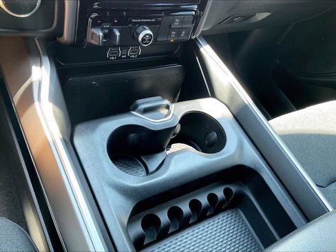 Used 2025 RAM 1500 Big Horn AWD/4WD image 32