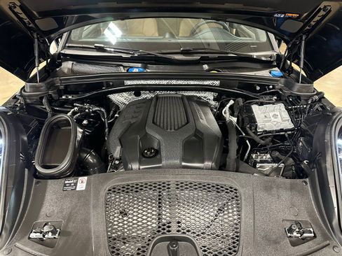 Used 2025 Porsche Macan image 49