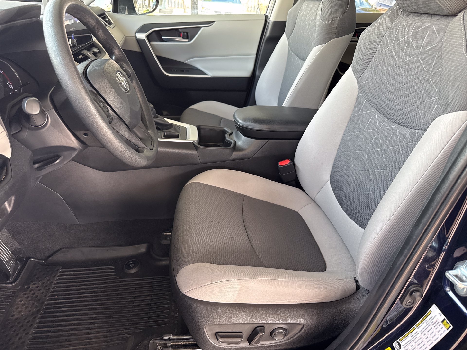Used 2024 Toyota RAV4 XLE AWD/4WD image 14