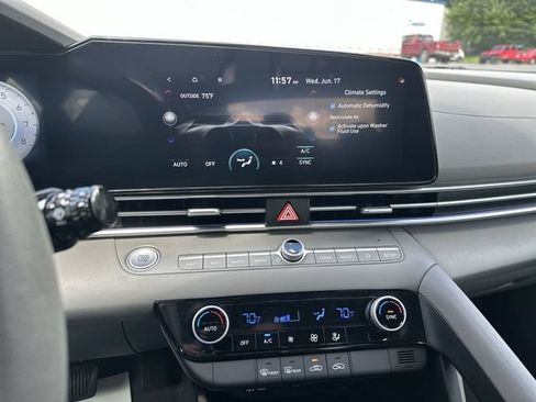 Used 2024 Hyundai Elantra SEL FWD image 18