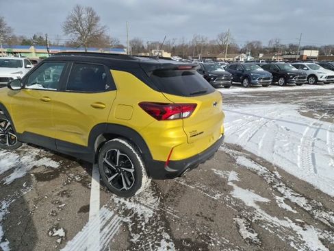 Used 2023 Chevrolet TrailBlazer RS w/ Sun and Liftgate Package image 9