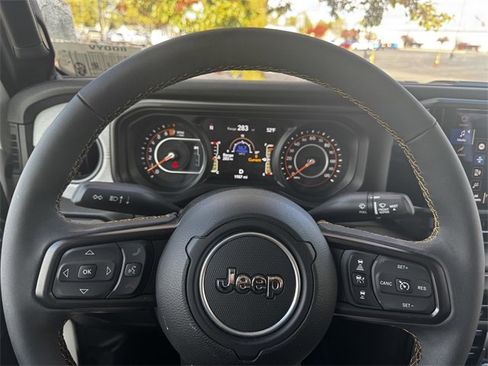 Certified 2025 Jeep Gladiator Willys image 23