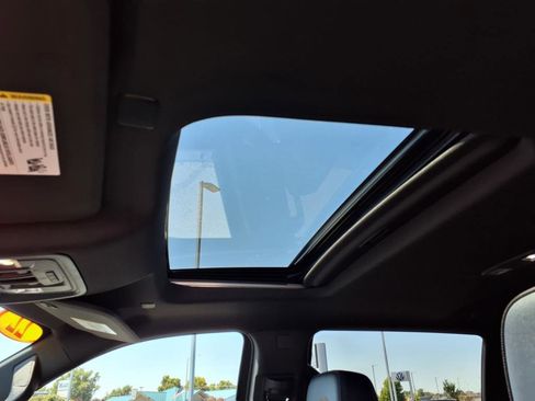 Used 2022 Chevrolet Silverado 1500 High Country w/ Technology Package image 11