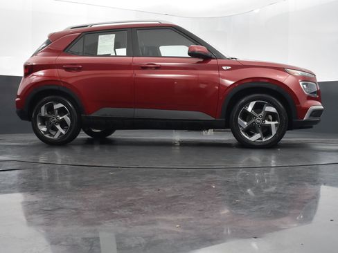 Used 2022 Hyundai Venue Limited image 40