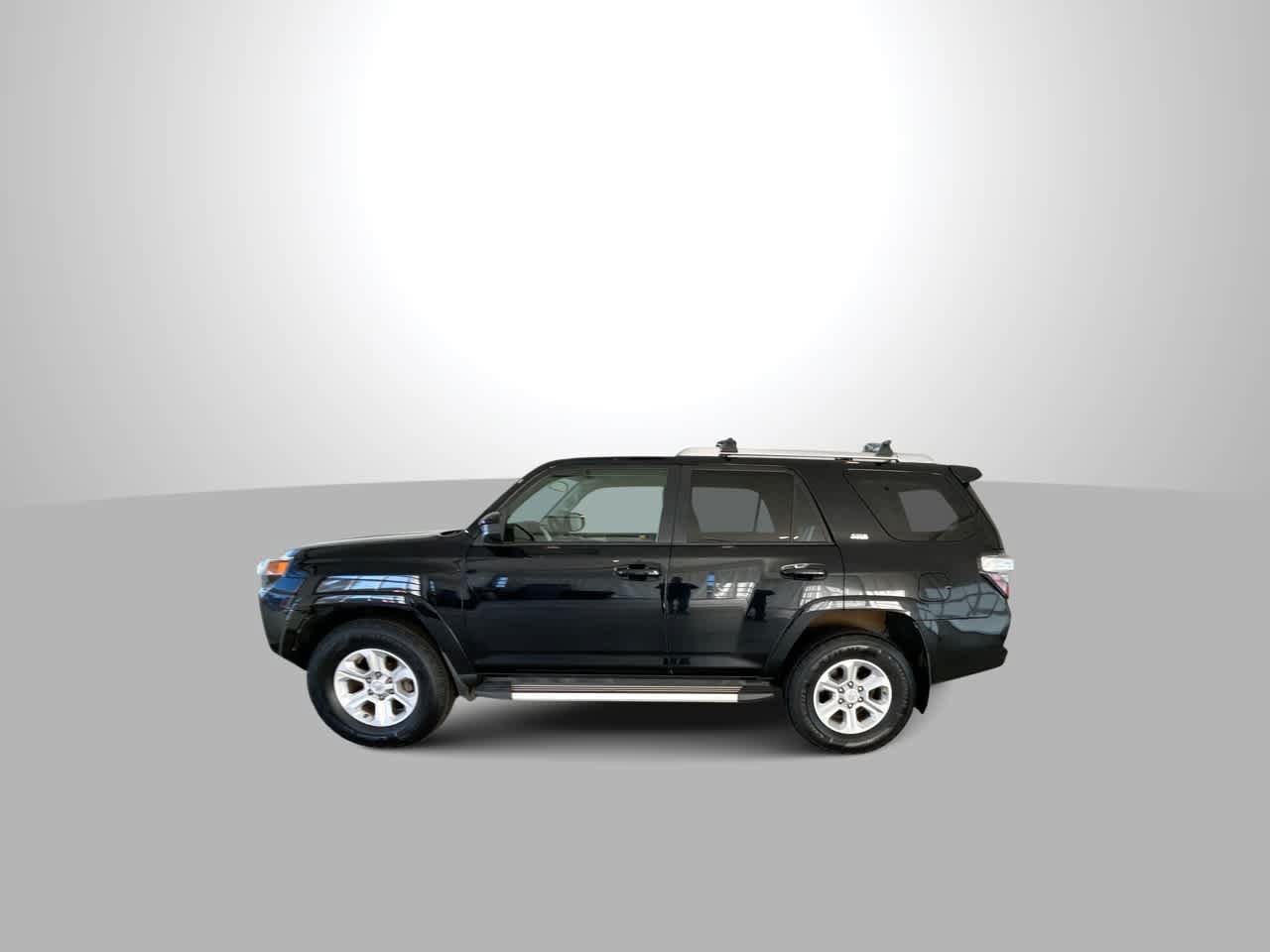 Used 2015 Toyota 4Runner SR5 AWD/4WD image 5