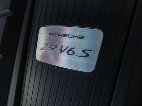 Used 2023 Porsche Macan S image 9