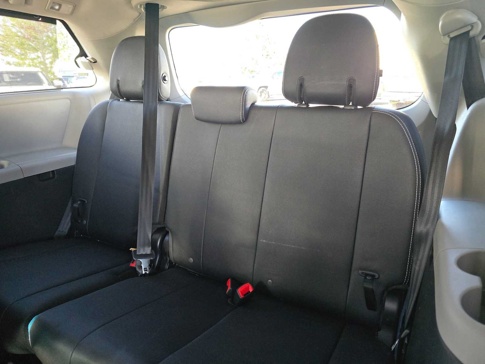 Used 2016 Toyota Sienna SE w/ SE Preferred Package FWD image 19