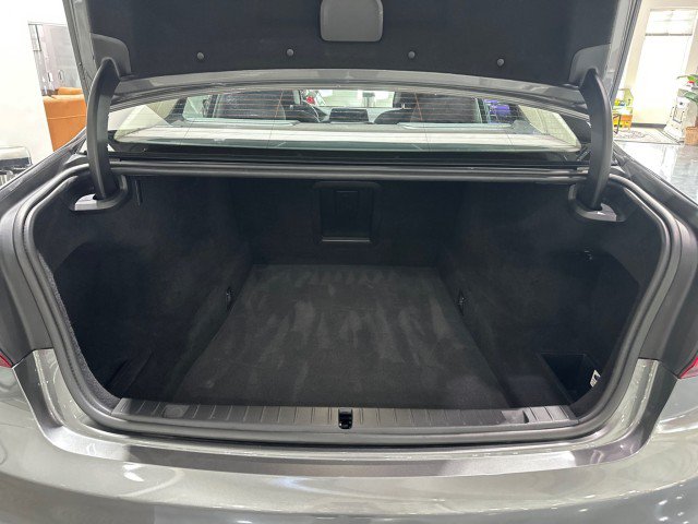 Used 2016 BMW 740i w/ Executive Package 2 RWD image 38