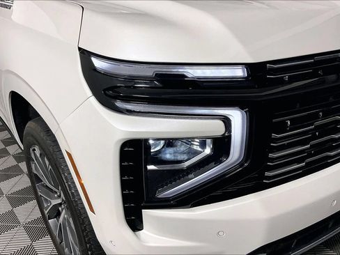 Used 2025 Chevrolet Tahoe High Country AWD/4WD image 41