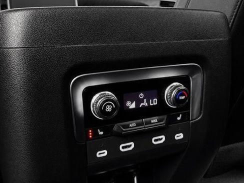 Used 2023 GMC Yukon Denali w/ Advanced Technology Package AWD/4WD image 34