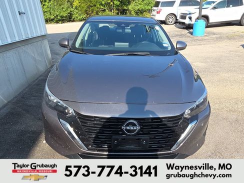 Used 2024 Nissan Sentra SV FWD image 2