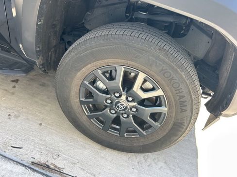 Used 2025 Toyota 4Runner SR5 AWD/4WD image 18