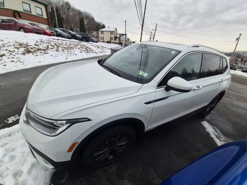 Used 2024 Volkswagen Tiguan SE image 4