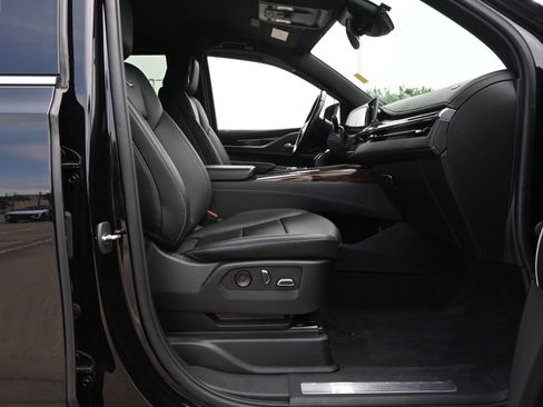 Used 2023 Cadillac Escalade Luxury AWD/4WD image 26