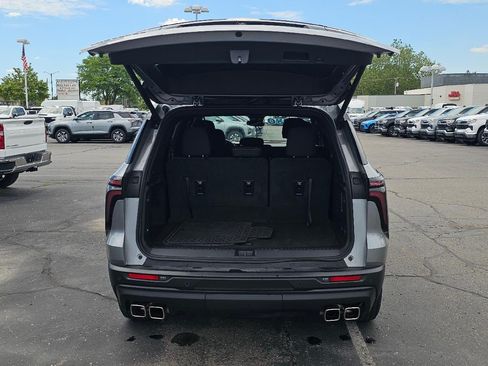 Used 2024 Chevrolet Traverse LS FWD image 7