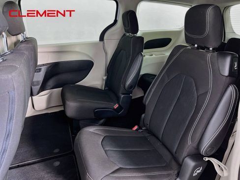 Used 2022 Chrysler Voyager LX FWD image 31