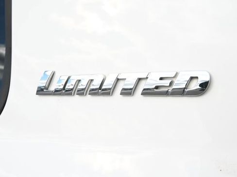 Used 2018 Toyota Tundra Limited w/ Limited Premium Package AWD/4WD image 9