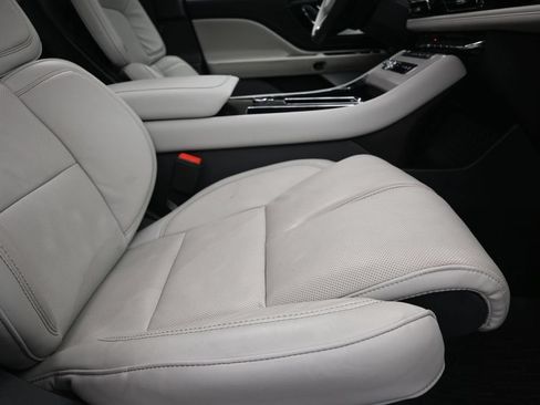 Used 2025 Lincoln Aviator Reserve w/ Luxury Package RWD image 25