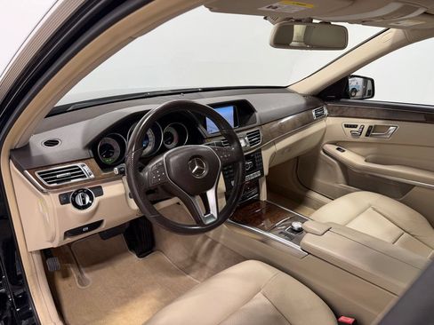 Used 2014 Mercedes-Benz E 350 4MATIC Sedan image 25
