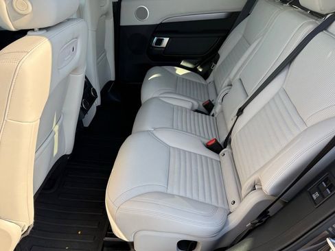 Certified 2025 Land Rover Discovery Dynamic SE image 31